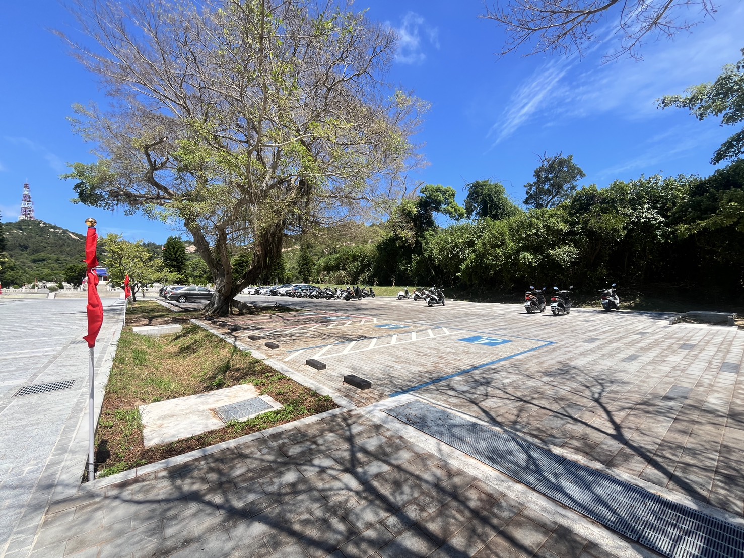 太武山公墓旁小客車及機車停車場