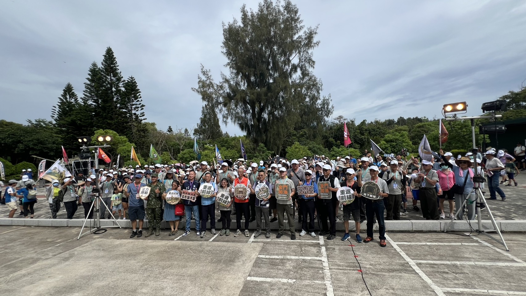 金門國家公園管理處處長於「重返前線|金門戰地行軍體驗」開幕致詞,歡迎民眾踴躍參與,邀請大家透過行軍走讀,深入認識金門珍貴的戰地文化與歷史.jpg
